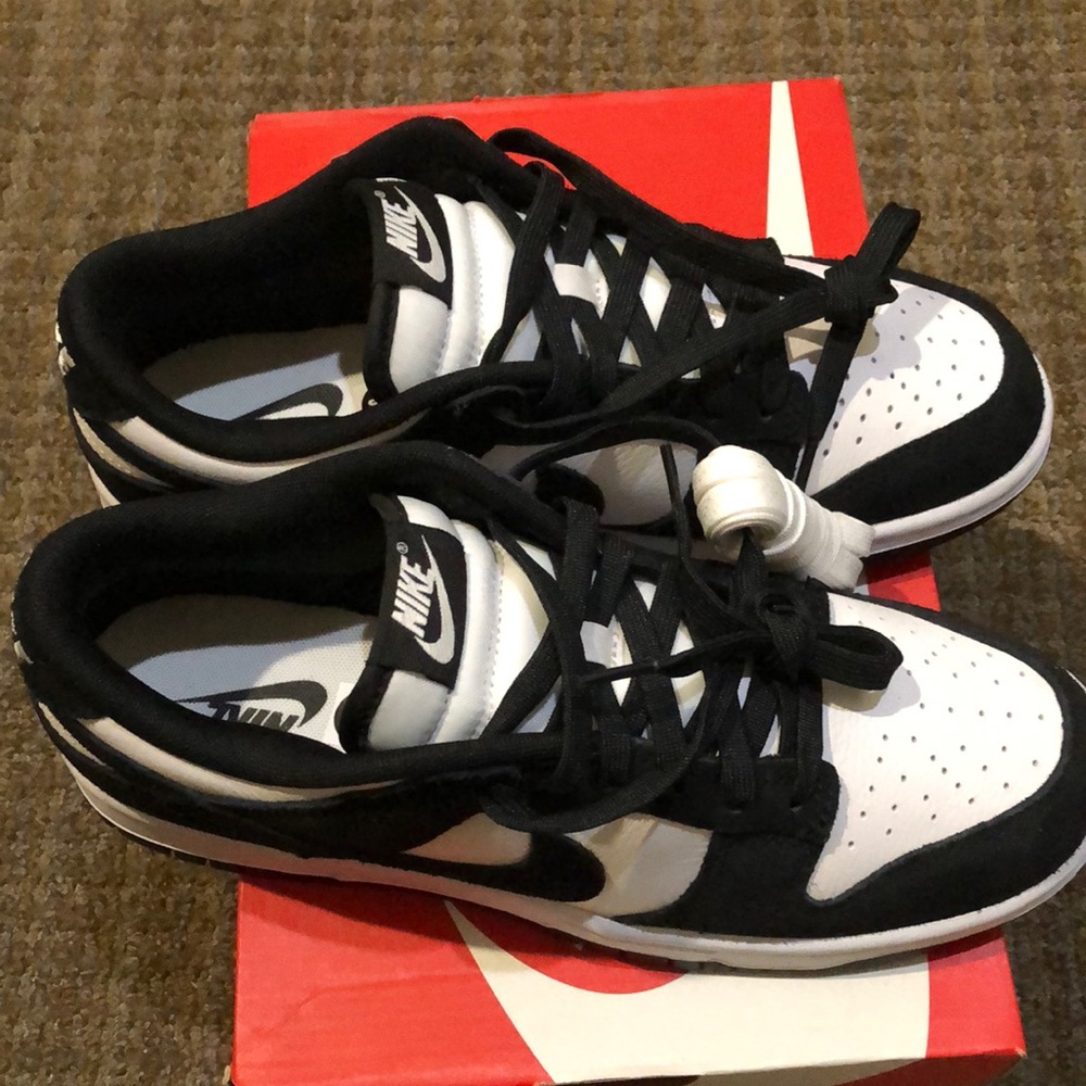 Nike Men's Black and White Sneakers